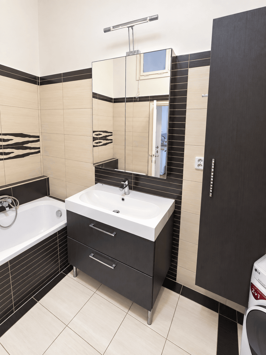 Prenájom bytu 4-izbový 131 m², třída Kpt. Jaroše, Brno, Jihomoravský kraj Prenájom bytu 4-izbový 131 m², třída Kpt. Jaroše, Brno, Jihomoravský kraj