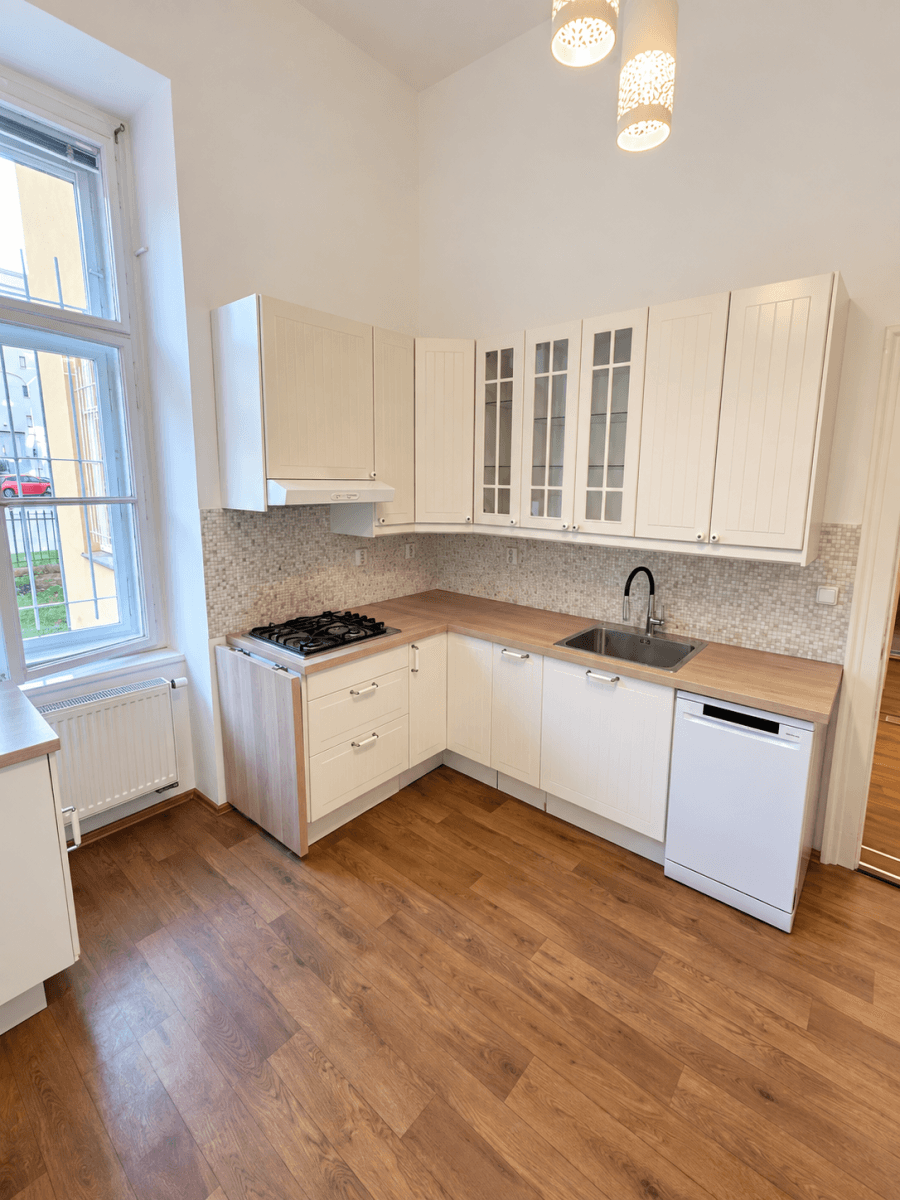 Prenájom bytu 4-izbový 131 m², třída Kpt. Jaroše, Brno, Jihomoravský kraj Prenájom bytu 4-izbový 131 m², třída Kpt. Jaroše, Brno, Jihomoravský kraj