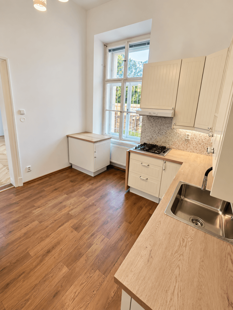 Prenájom bytu 4-izbový 131 m², třída Kpt. Jaroše, Brno, Jihomoravský kraj Prenájom bytu 4-izbový 131 m², třída Kpt. Jaroše, Brno, Jihomoravský kraj