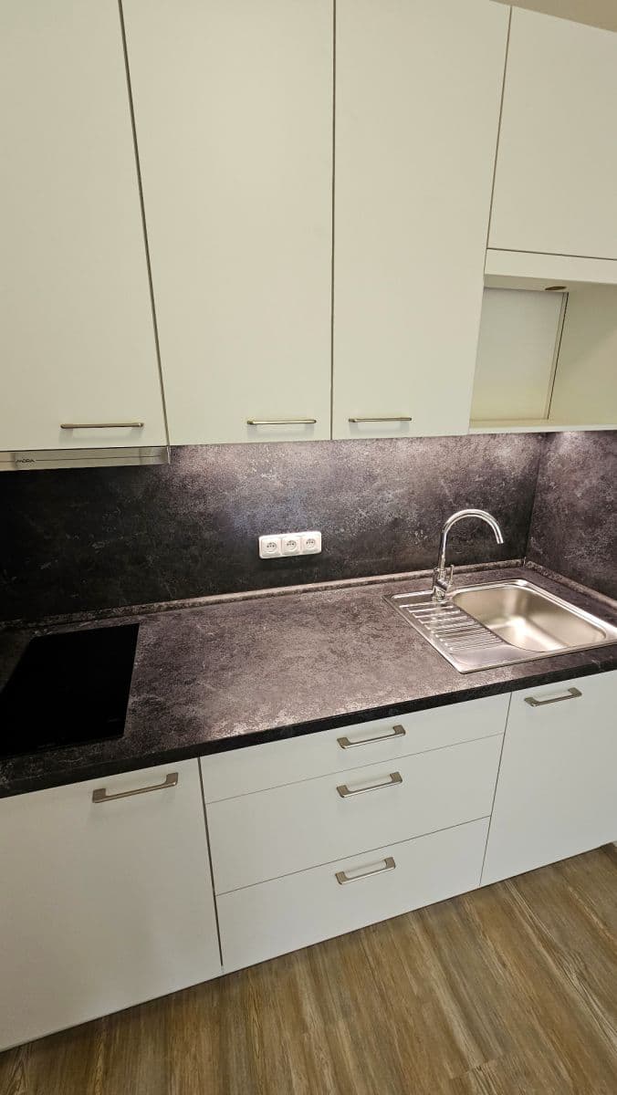 Prenájom bytu 1-izbový 30 m², Sinkulova, Praha, Praha Prenájom bytu 1-izbový 30 m², Sinkulova, Praha, Praha