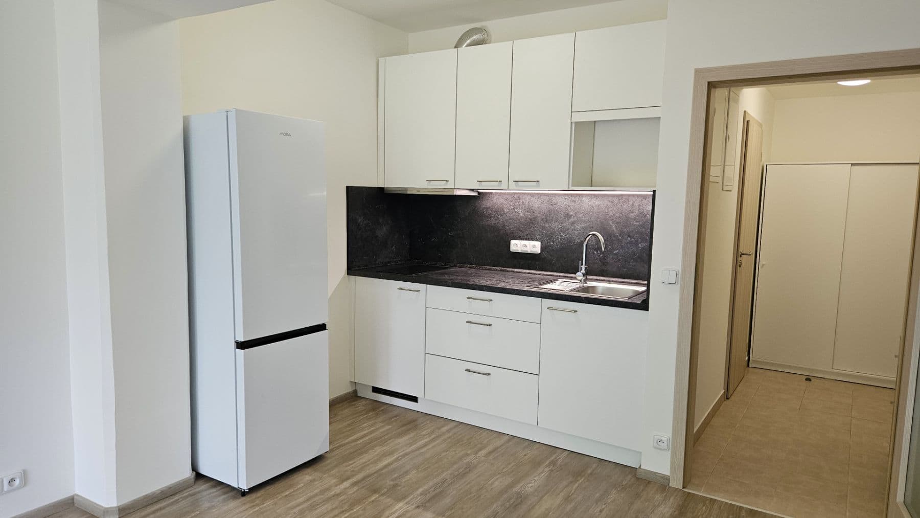 Prenájom bytu 1-izbový 30 m², Sinkulova, Praha, Praha Prenájom bytu 1-izbový 30 m², Sinkulova, Praha, Praha