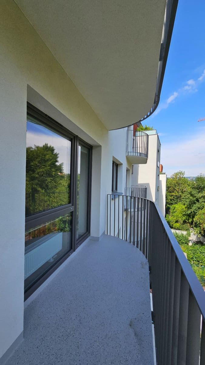 Prenájom bytu 1-izbový 30 m², Sinkulova, Praha, Praha Prenájom bytu 1-izbový 30 m², Sinkulova, Praha, Praha