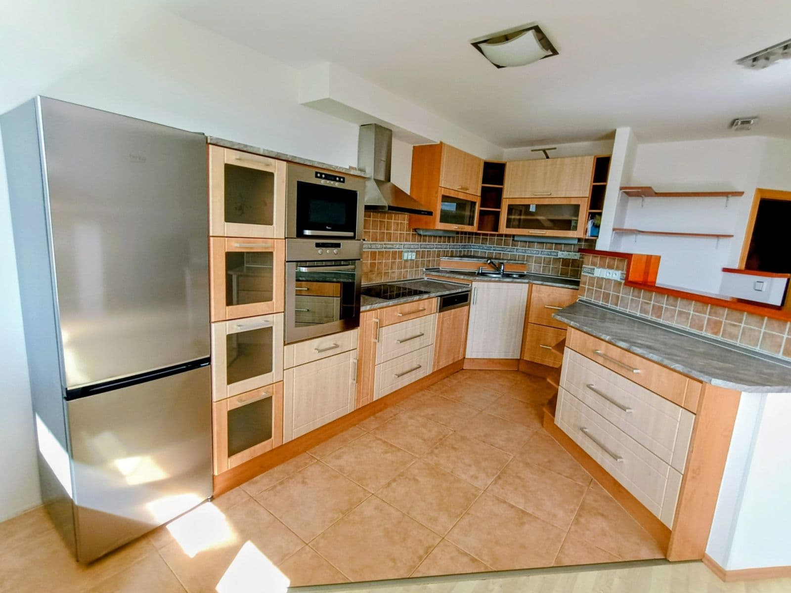 Prenájom bytu 3-izbový 76 m², Pod Strání, Praha, Praha Prenájom bytu 3-izbový 76 m², Pod Strání, Praha, Praha