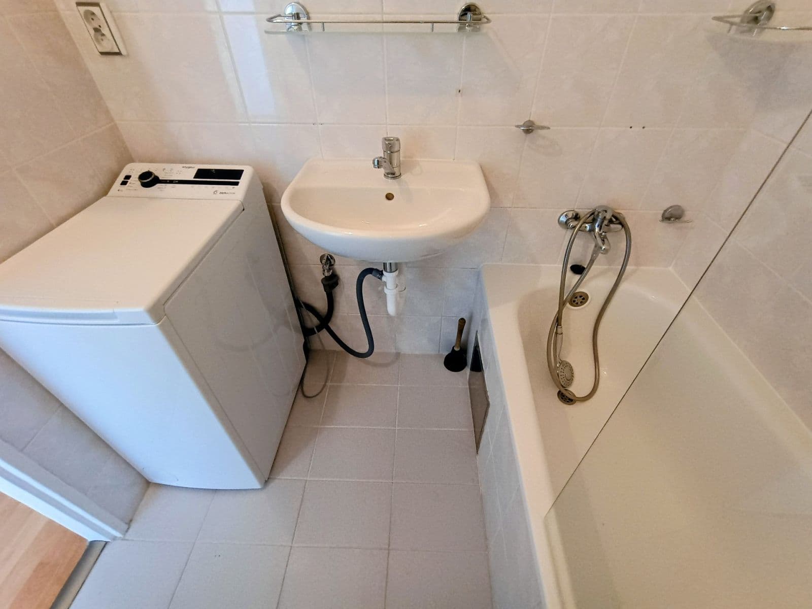 Prenájom bytu 3-izbový 76 m², Pod Strání, Praha, Praha Prenájom bytu 3-izbový 76 m², Pod Strání, Praha, Praha