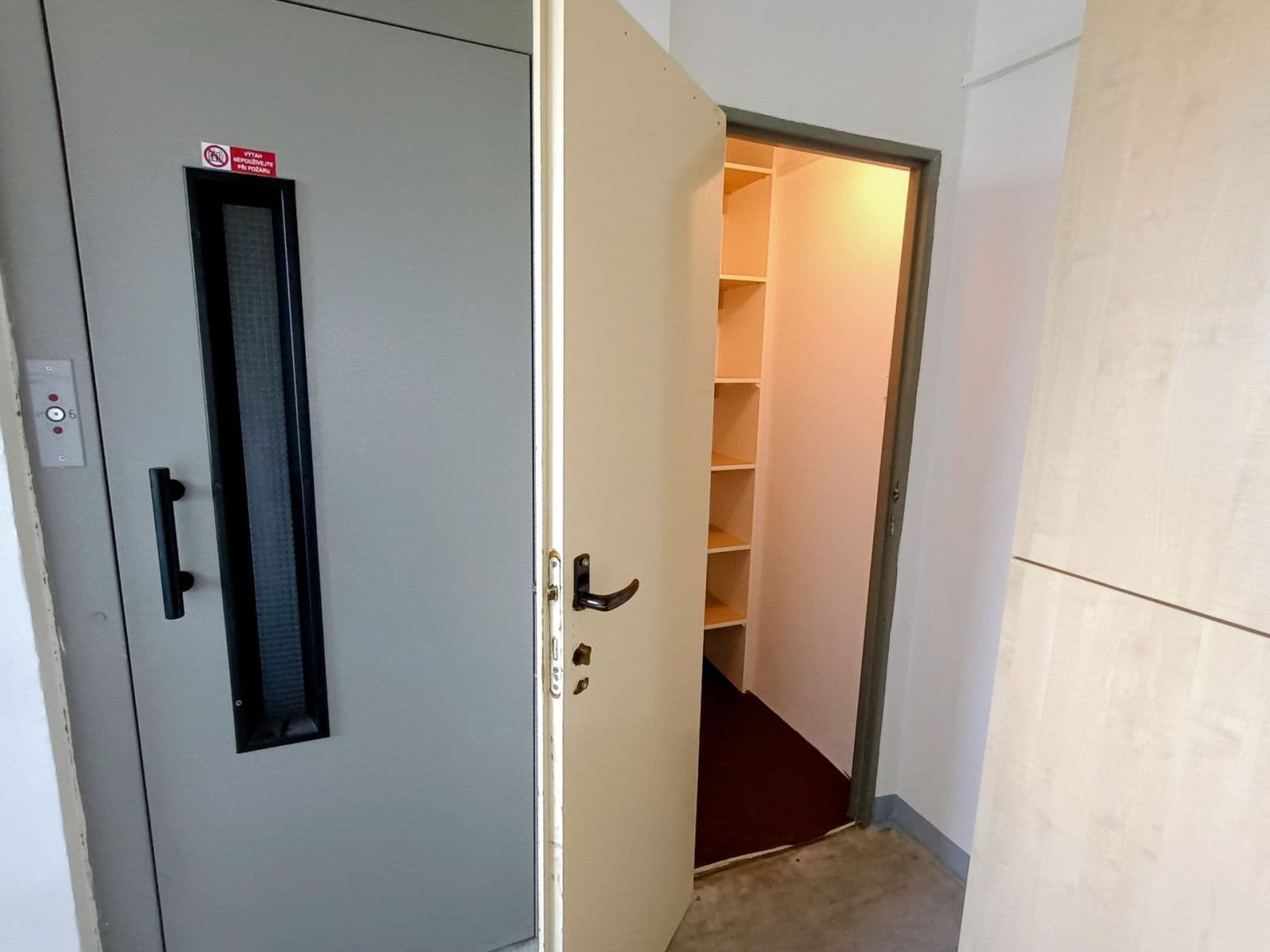 Prenájom bytu 3-izbový 76 m², Pod Strání, Praha, Praha Prenájom bytu 3-izbový 76 m², Pod Strání, Praha, Praha