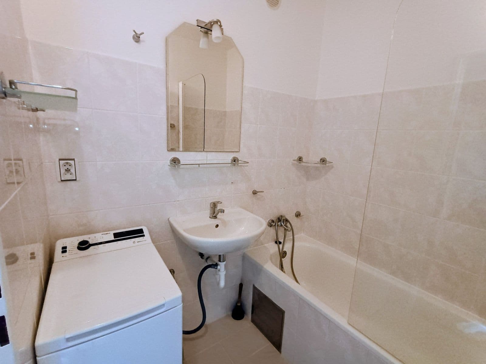 Prenájom bytu 3-izbový 76 m², Pod Strání, Praha, Praha Prenájom bytu 3-izbový 76 m², Pod Strání, Praha, Praha
