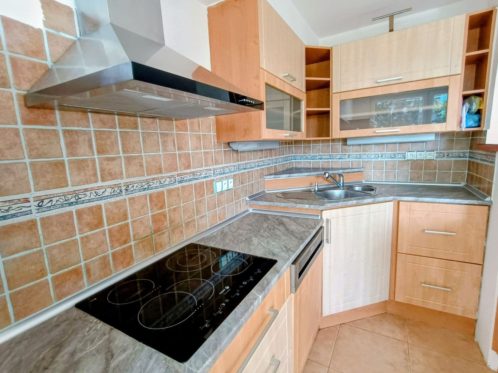 Prenájom bytu 3-izbový 76 m², Pod Strání, Praha, Praha Prenájom bytu 3-izbový 76 m², Pod Strání, Praha, Praha