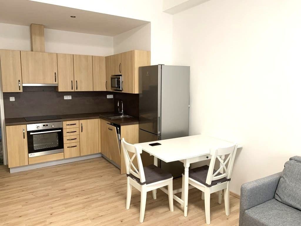 Prenájom bytu 2-izbový 70 m², Ostrovní, Praha, Praha Prenájom bytu 2-izbový 70 m², Ostrovní, Praha, Praha