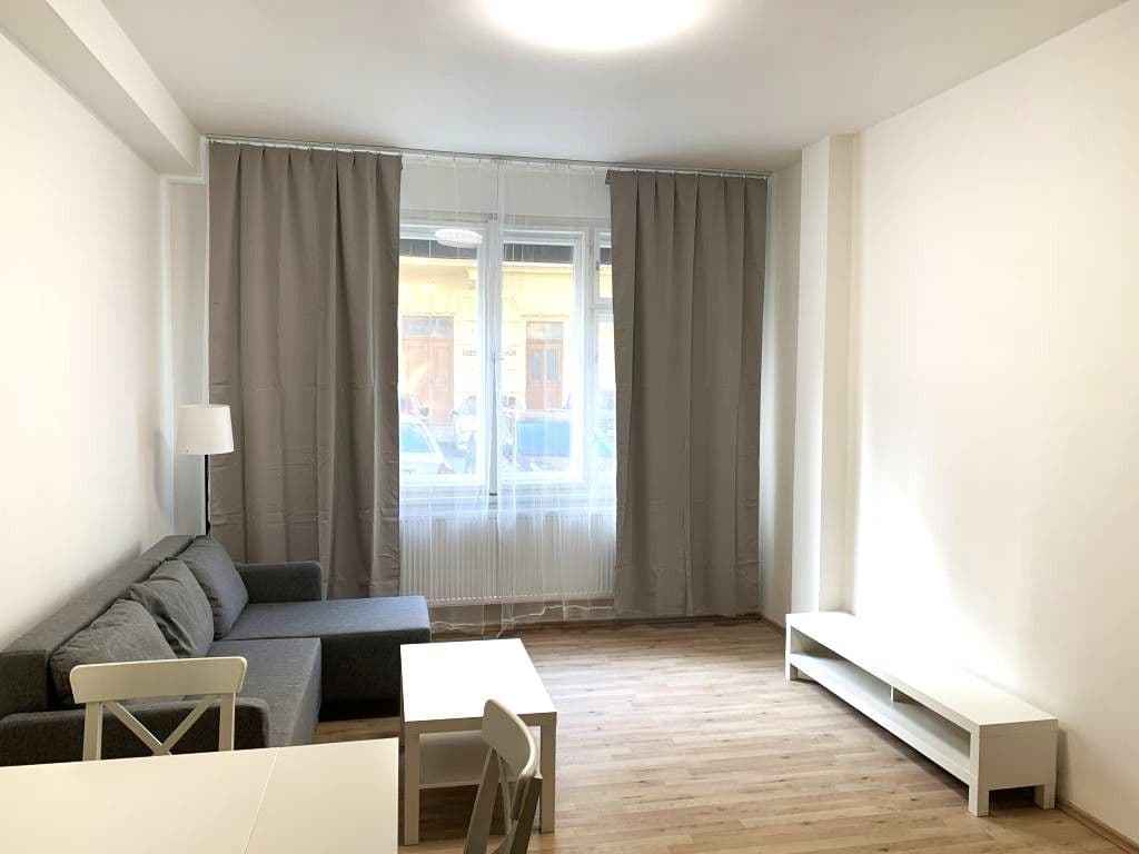 Prenájom bytu 2-izbový 70 m², Ostrovní, Praha, Praha Prenájom bytu 2-izbový 70 m², Ostrovní, Praha, Praha