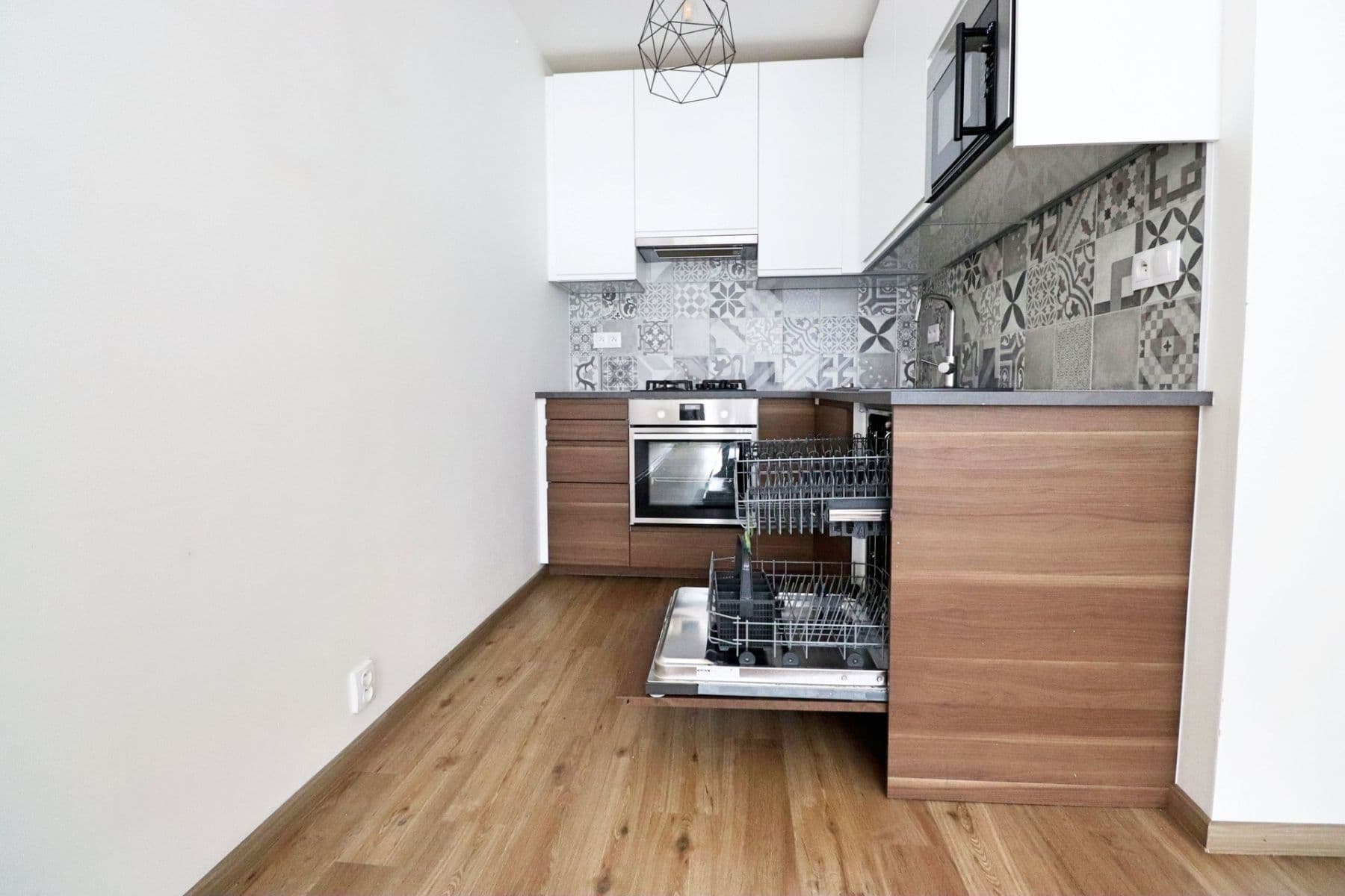 Prenájom bytu 2-izbový 40 m², Litvínovská, Praha, Praha Prenájom bytu 2-izbový 40 m², Litvínovská, Praha, Praha