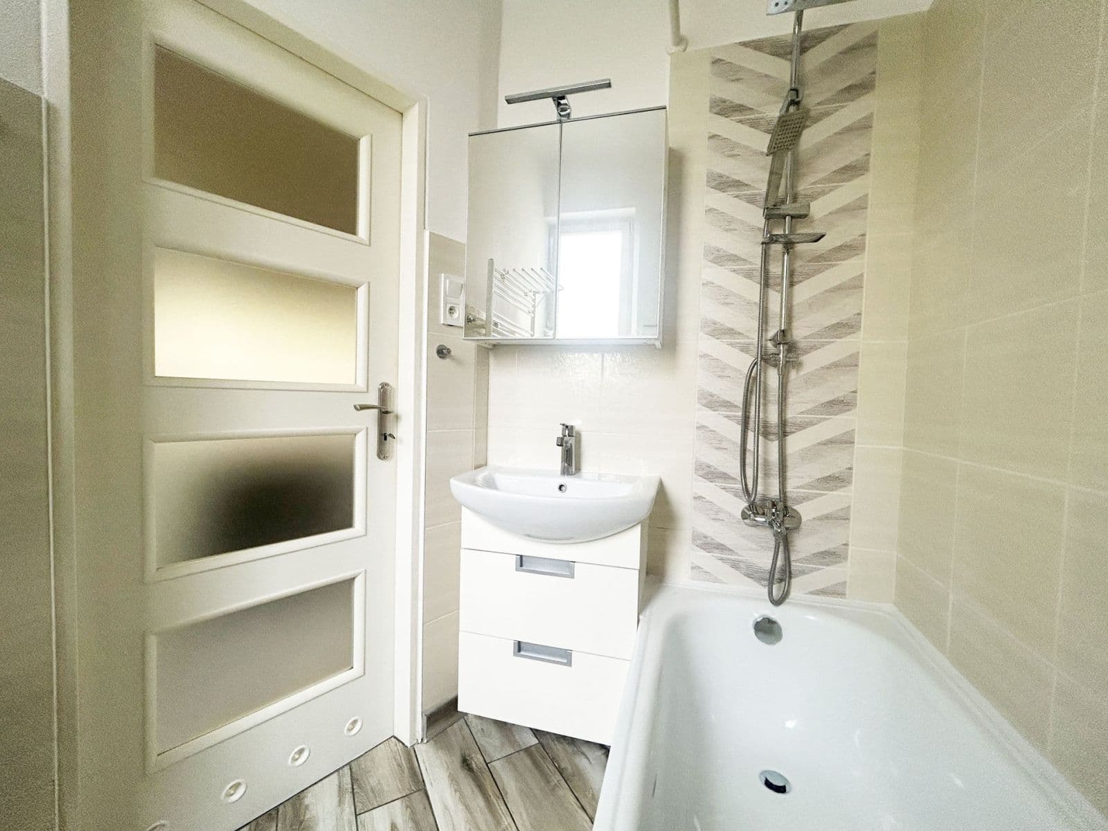 Prenájom bytu 2-izbový 45 m², Stroupežnického, Praha, Praha Prenájom bytu 2-izbový 45 m², Stroupežnického, Praha, Praha