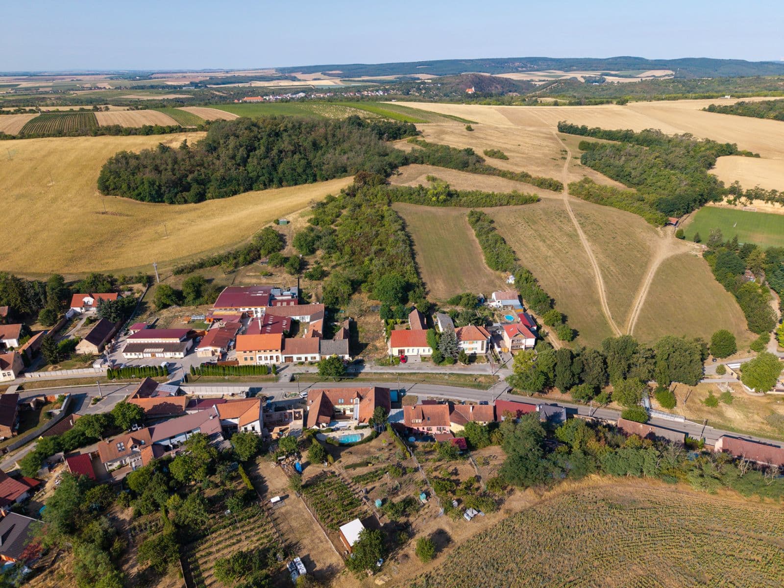 Predaj pozemku 3.400 m², Mělčany, Jihomoravský kraj Predaj pozemku 3.400 m², Mělčany, Jihomoravský kraj