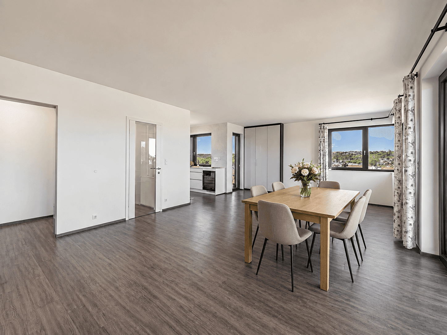 Prenájom bytu 3-izbový 105 m², Česká, Praha, Praha Prenájom bytu 3-izbový 105 m², Česká, Praha, Praha