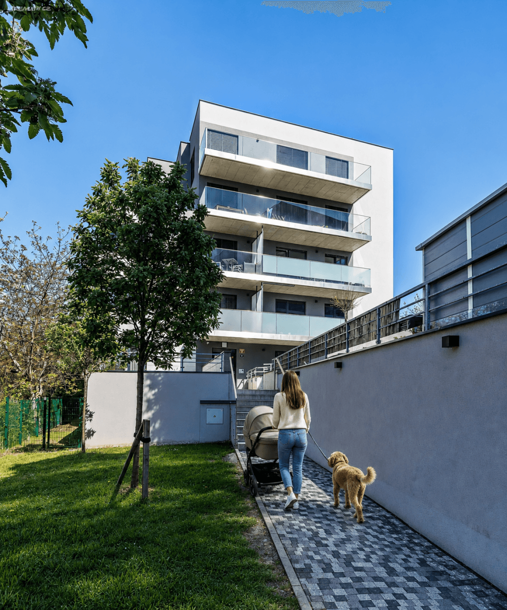 Prenájom bytu 3-izbový 105 m², Česká, Praha, Praha Prenájom bytu 3-izbový 105 m², Česká, Praha, Praha