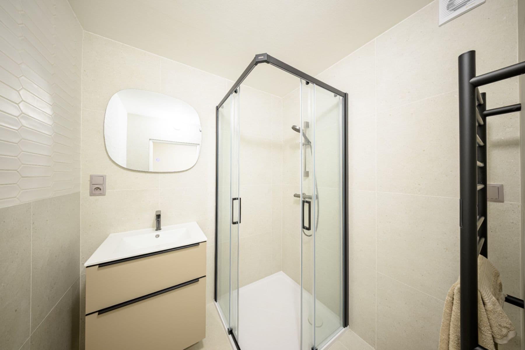 Predaj bytu 3-izbový 54 m², Dlouhá, Plzeň, Plzeňský kraj Predaj bytu 3-izbový 54 m², Dlouhá, Plzeň, Plzeňský kraj