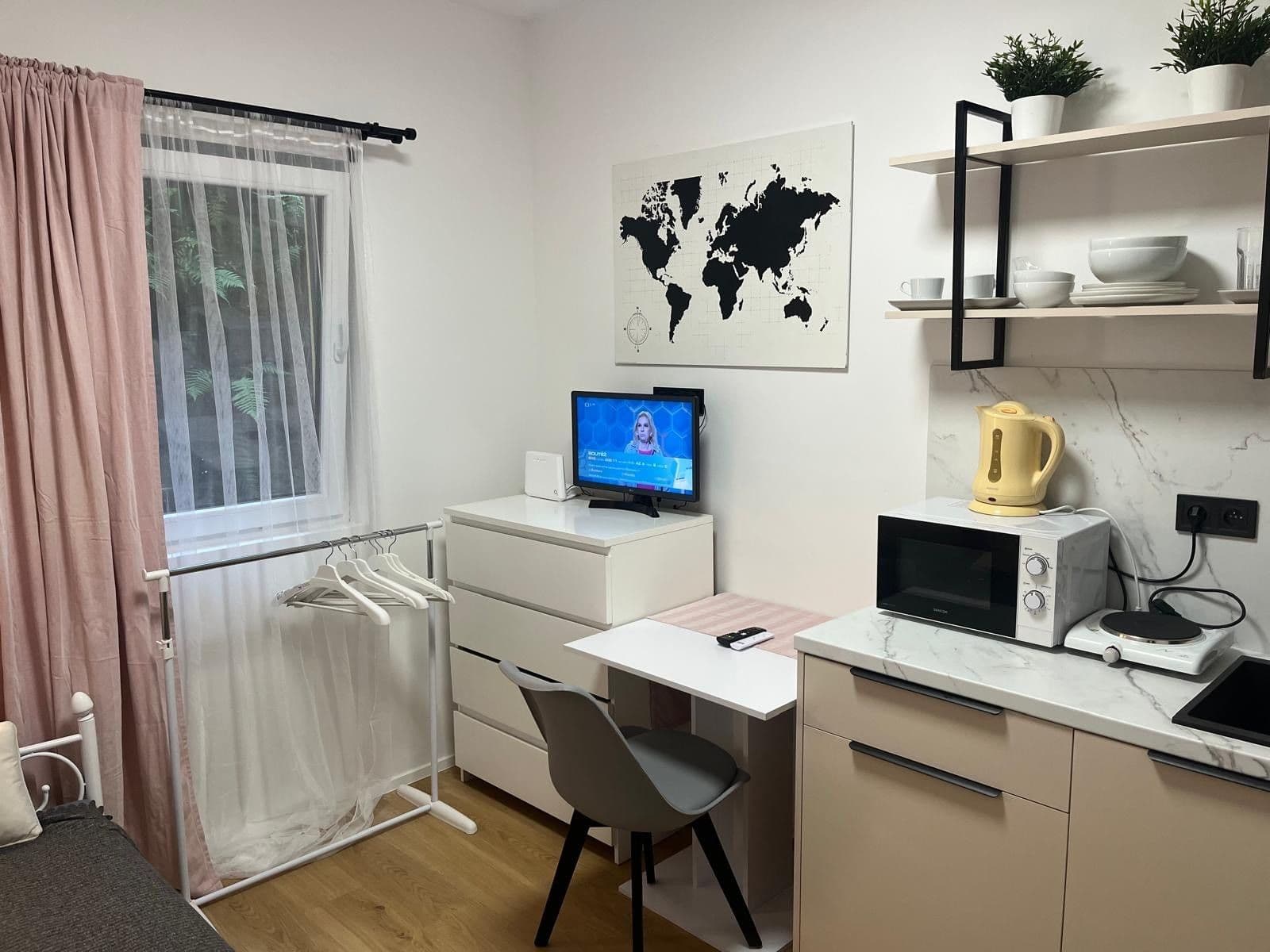 Prenájom nebytového priestoru 15 m², Plzeňská, Praha, Praha Prenájom nebytového priestoru 15 m², Plzeňská, Praha, Praha