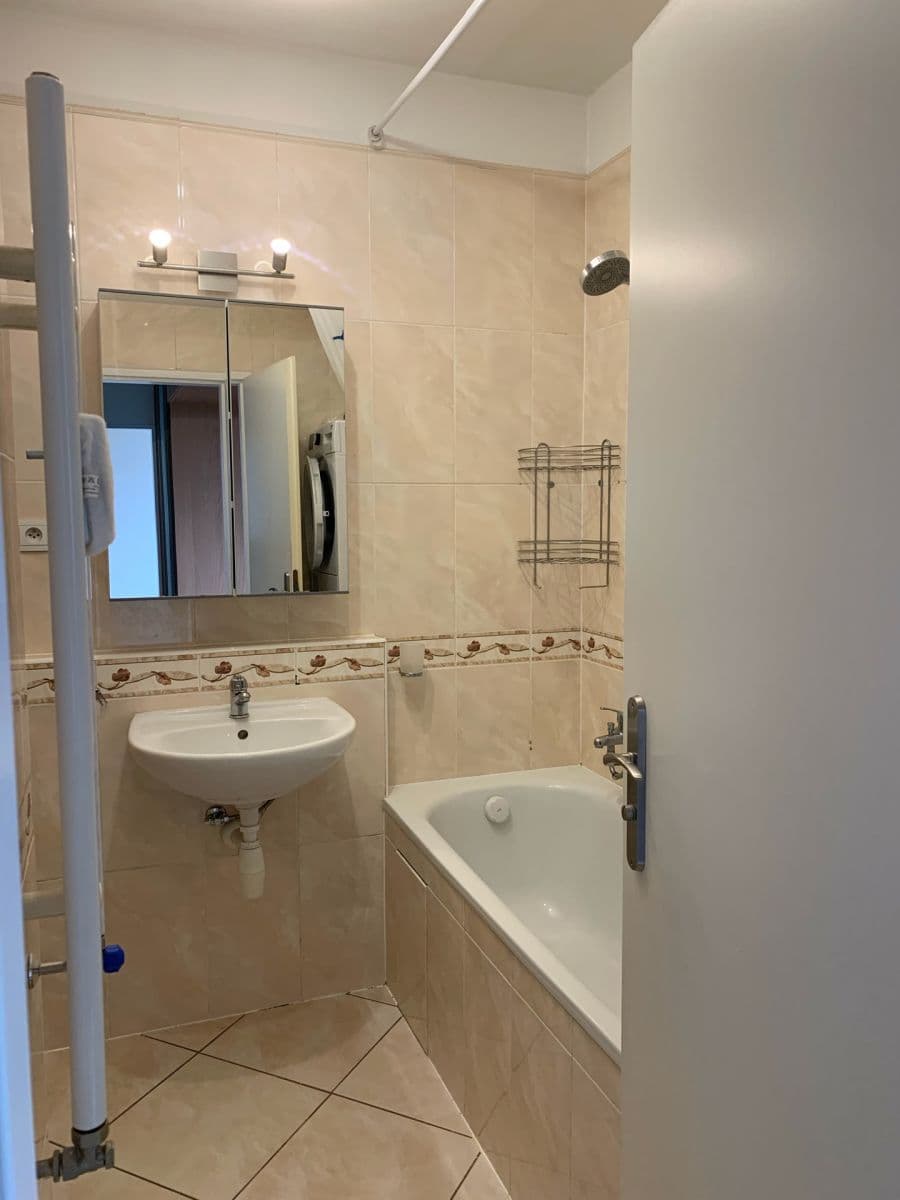 Prenájom bytu 2-izbový 50 m², Hnězdenská, Praha, Praha Prenájom bytu 2-izbový 50 m², Hnězdenská, Praha, Praha