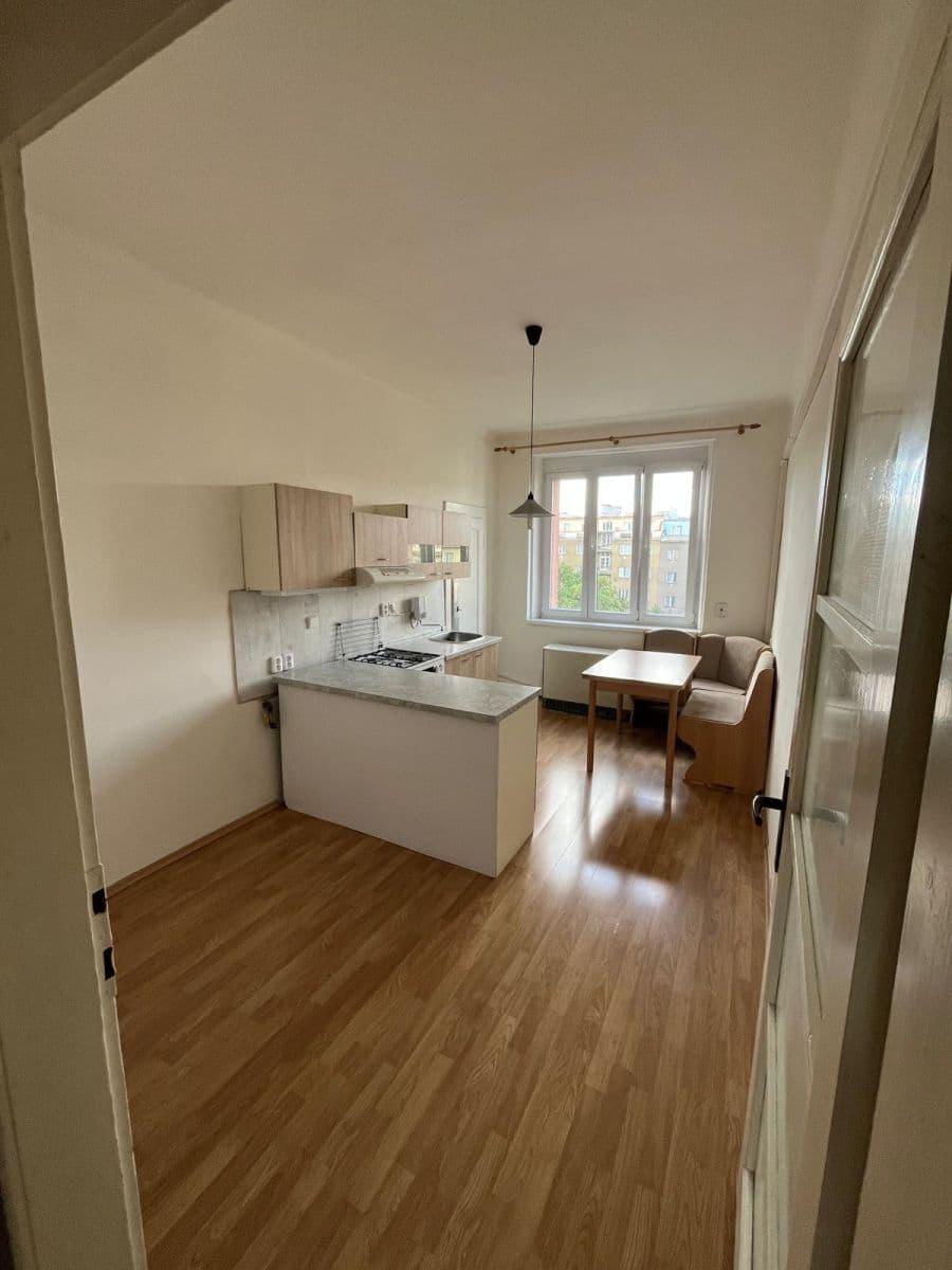 Prenájom bytu 1-izbový 43 m², Maroldova, Praha, Praha Prenájom bytu 1-izbový 43 m², Maroldova, Praha, Praha