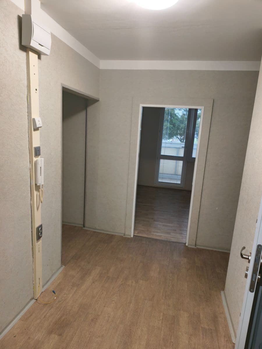 Prenájom bytu 3-izbový 76 m², Hřebečská, Kladno, Středočeský kraj Prenájom bytu 3-izbový 76 m², Hřebečská, Kladno, Středočeský kraj