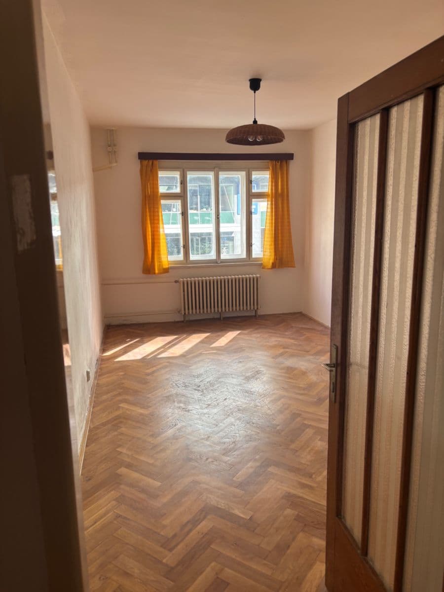 Prenájom bytu 3-izbový 92 m², Lomnického, Praha, Praha Prenájom bytu 3-izbový 92 m², Lomnického, Praha, Praha