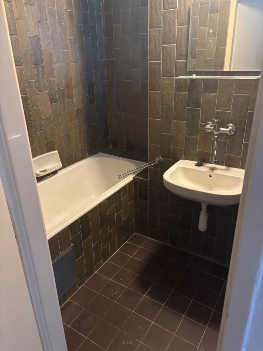 Prenájom bytu 3-izbový 92 m², Lomnického, Praha, Praha Prenájom bytu 3-izbový 92 m², Lomnického, Praha, Praha