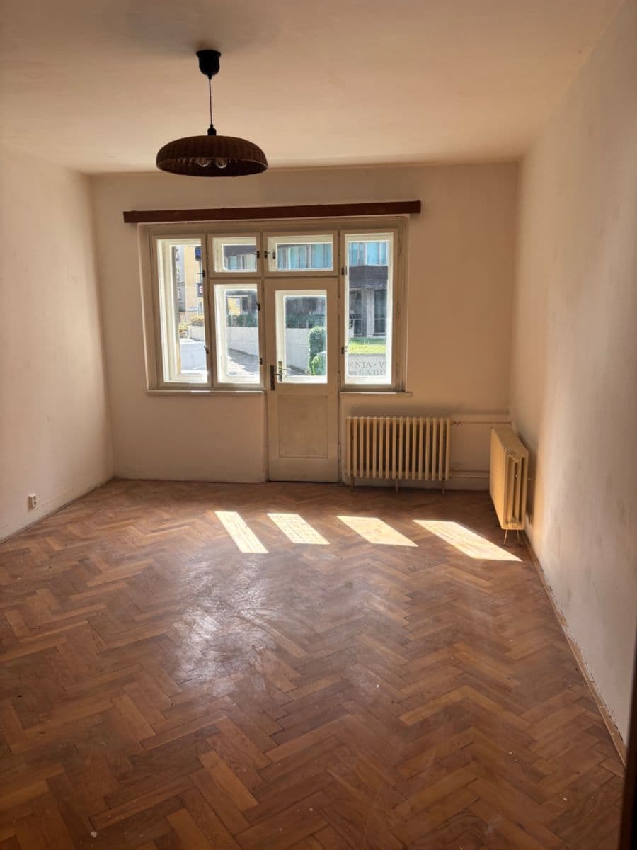 Prenájom bytu 3-izbový 92 m², Lomnického, Praha, Praha Prenájom bytu 3-izbový 92 m², Lomnického, Praha, Praha
