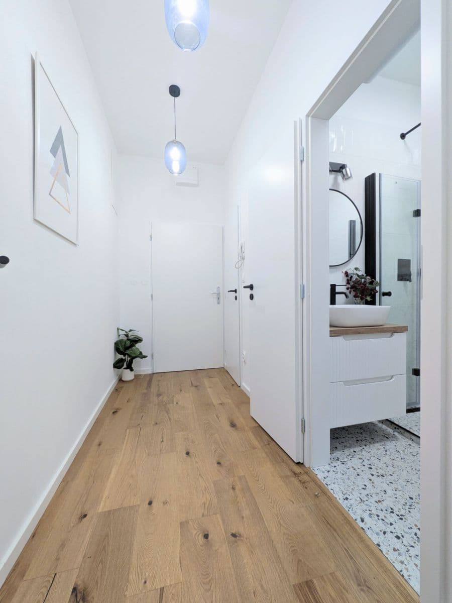 Prenájom bytu 1-izbový 30 m², Petrohradská, Praha, Praha Prenájom bytu 1-izbový 30 m², Petrohradská, Praha, Praha