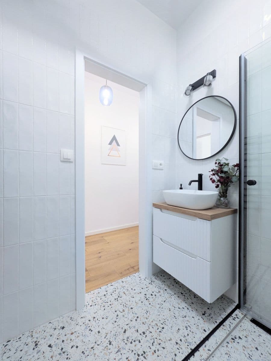 Prenájom bytu 1-izbový 30 m², Petrohradská, Praha, Praha Prenájom bytu 1-izbový 30 m², Petrohradská, Praha, Praha