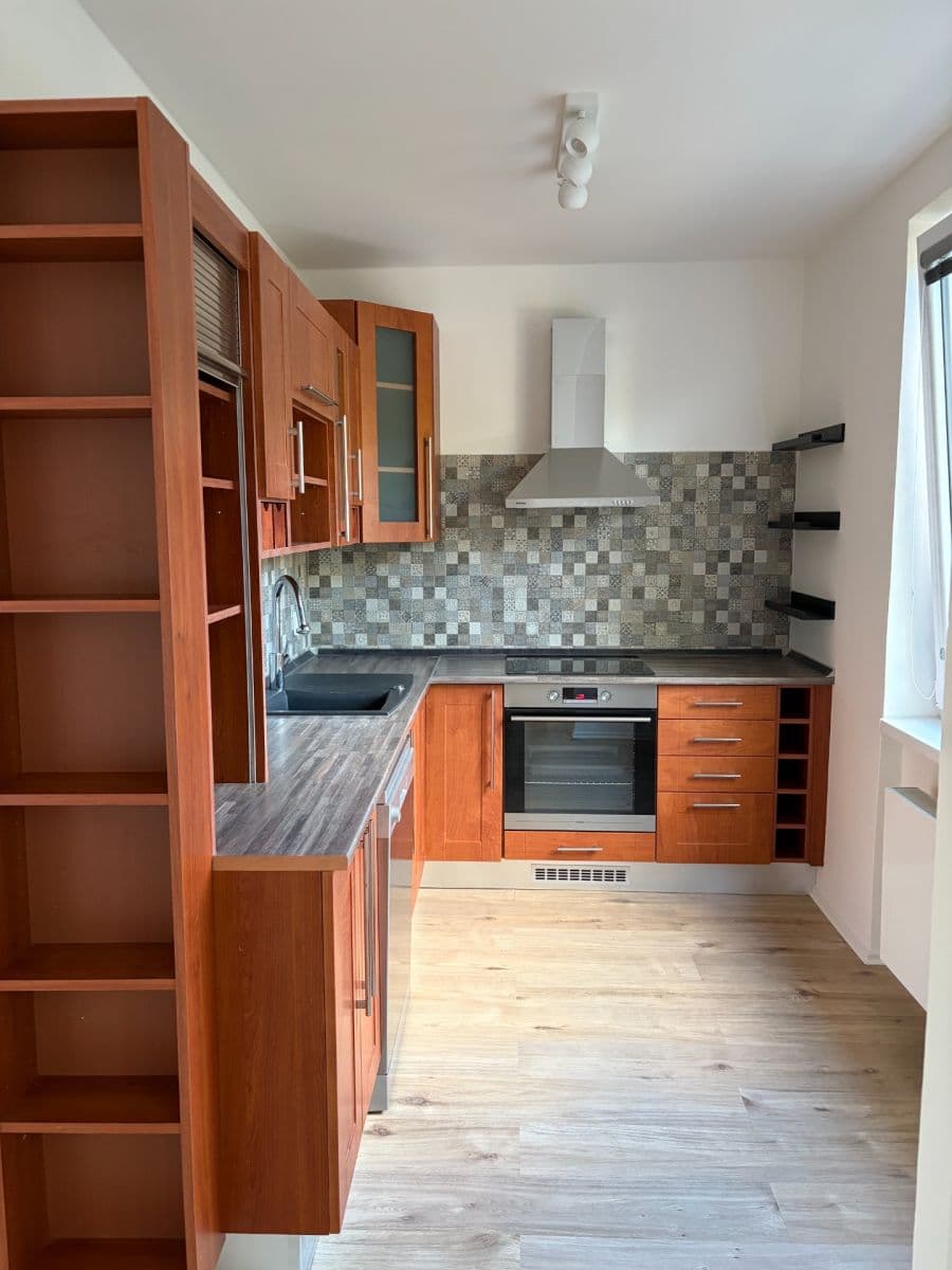 Prenájom bytu 3-izbový 65 m², Zdíkovská, Praha, Praha Prenájom bytu 3-izbový 65 m², Zdíkovská, Praha, Praha