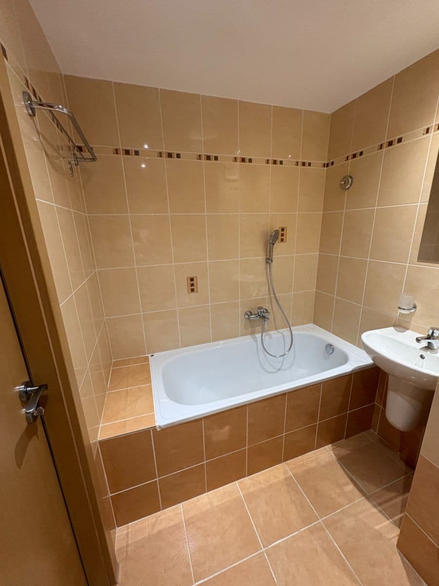 Prenájom bytu 2-izbový 46 m², Střelničná, Praha, Praha Prenájom bytu 2-izbový 46 m², Střelničná, Praha, Praha