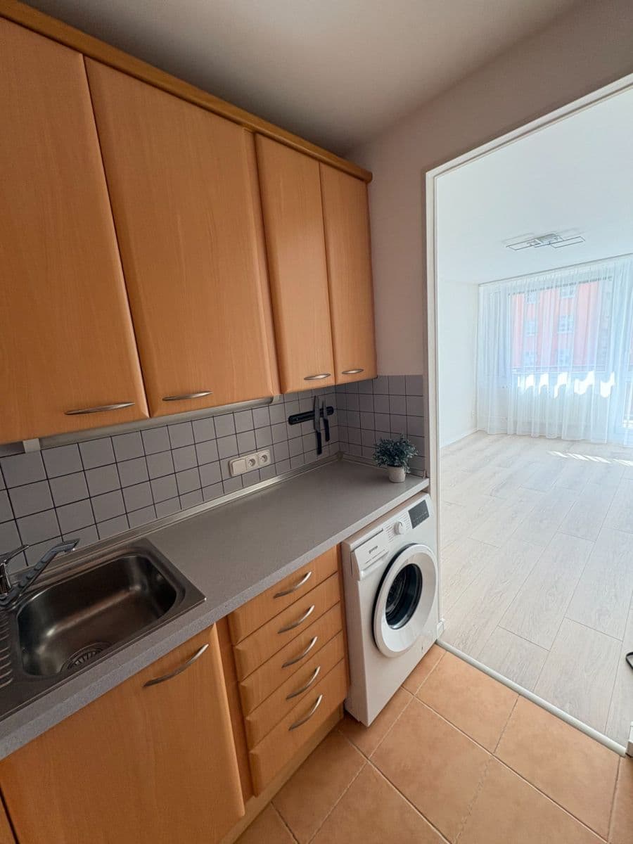 Prenájom bytu 2-izbový 46 m², Střelničná, Praha, Praha Prenájom bytu 2-izbový 46 m², Střelničná, Praha, Praha