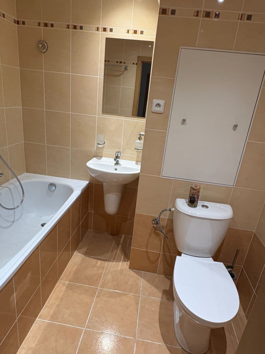 Prenájom bytu 2-izbový 46 m², Střelničná, Praha, Praha Prenájom bytu 2-izbový 46 m², Střelničná, Praha, Praha