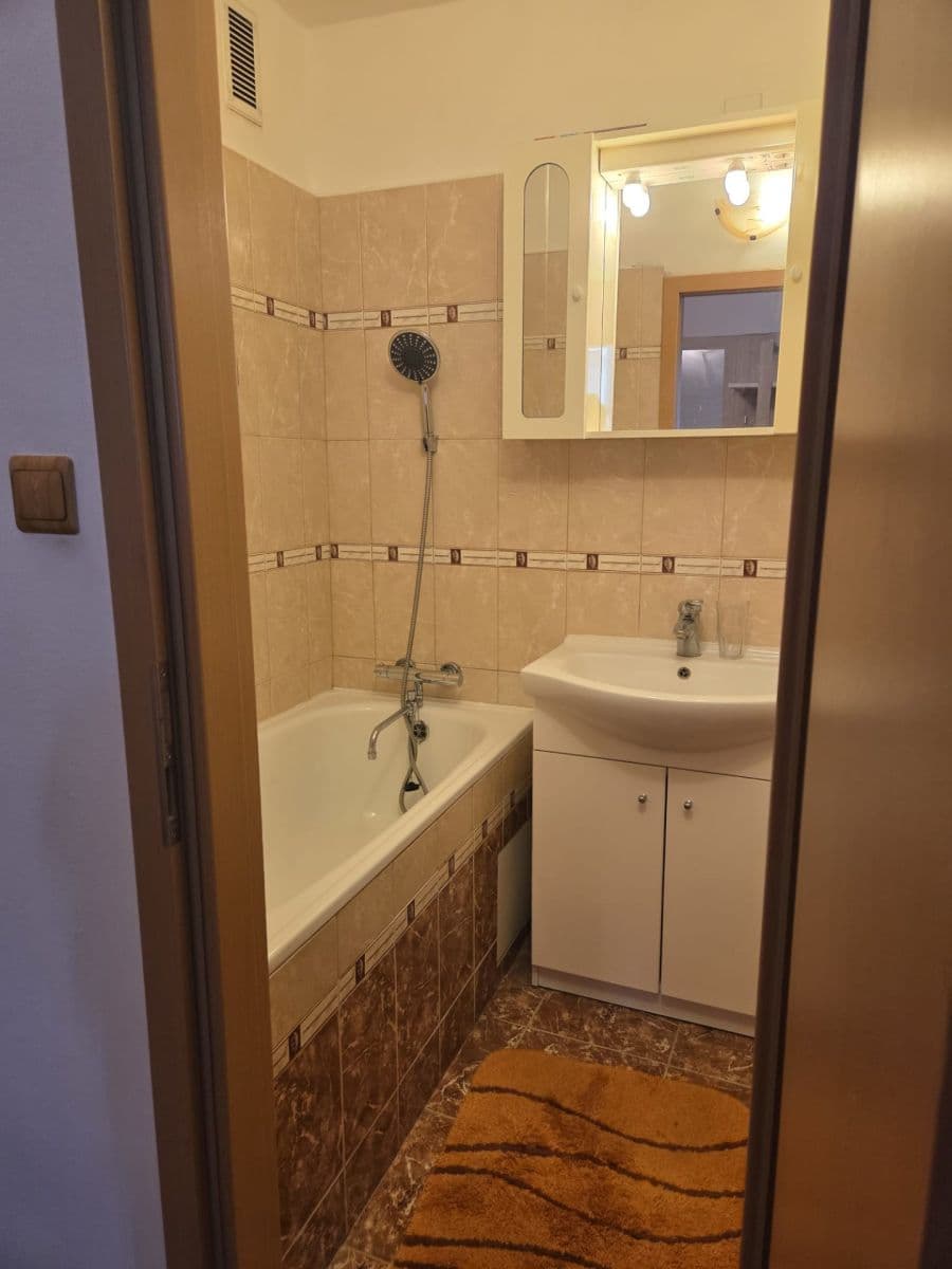 Prenájom bytu 3-izbový 87 m², K Olympiku, Praha, Praha Prenájom bytu 3-izbový 87 m², K Olympiku, Praha, Praha