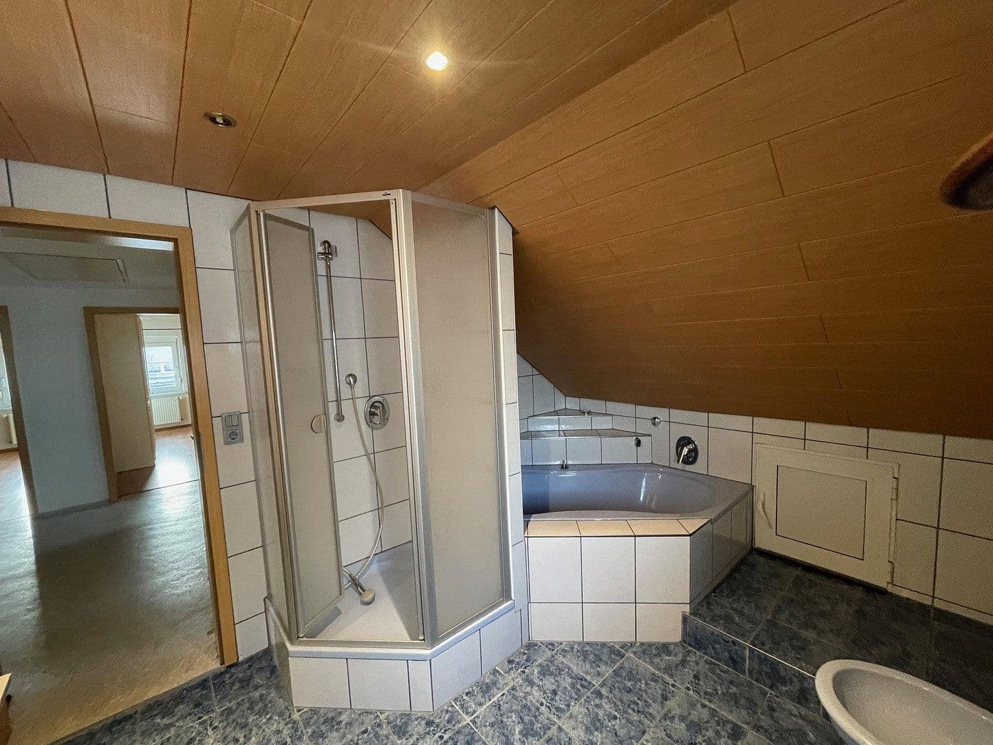 Predaj domu 220 m², pozemok 418 m², Gewerbestraße 22, Villingen-Schwenningen, Bádensko-Wurttembersko Predaj domu 220 m², pozemok 418 m², Gewerbestraße 22, Villingen-Schwenningen, Bádensko-Wurttembersko
