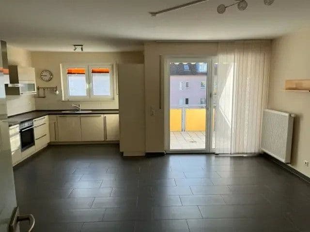 Prenájom bytu 3-izbový 77 m², Mannheim, Bádensko-Wurttembersko Prenájom bytu 3-izbový 77 m², Mannheim, Bádensko-Wurttembersko