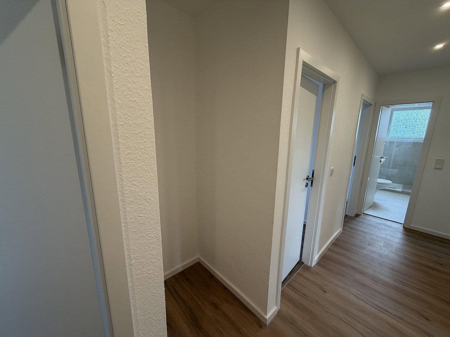 Prenájom bytu 4-izbový 70 m², Schiefersteinstraße 20, Wiesbaden, Hesensko Prenájom bytu 4-izbový 70 m², Schiefersteinstraße 20, Wiesbaden, Hesensko