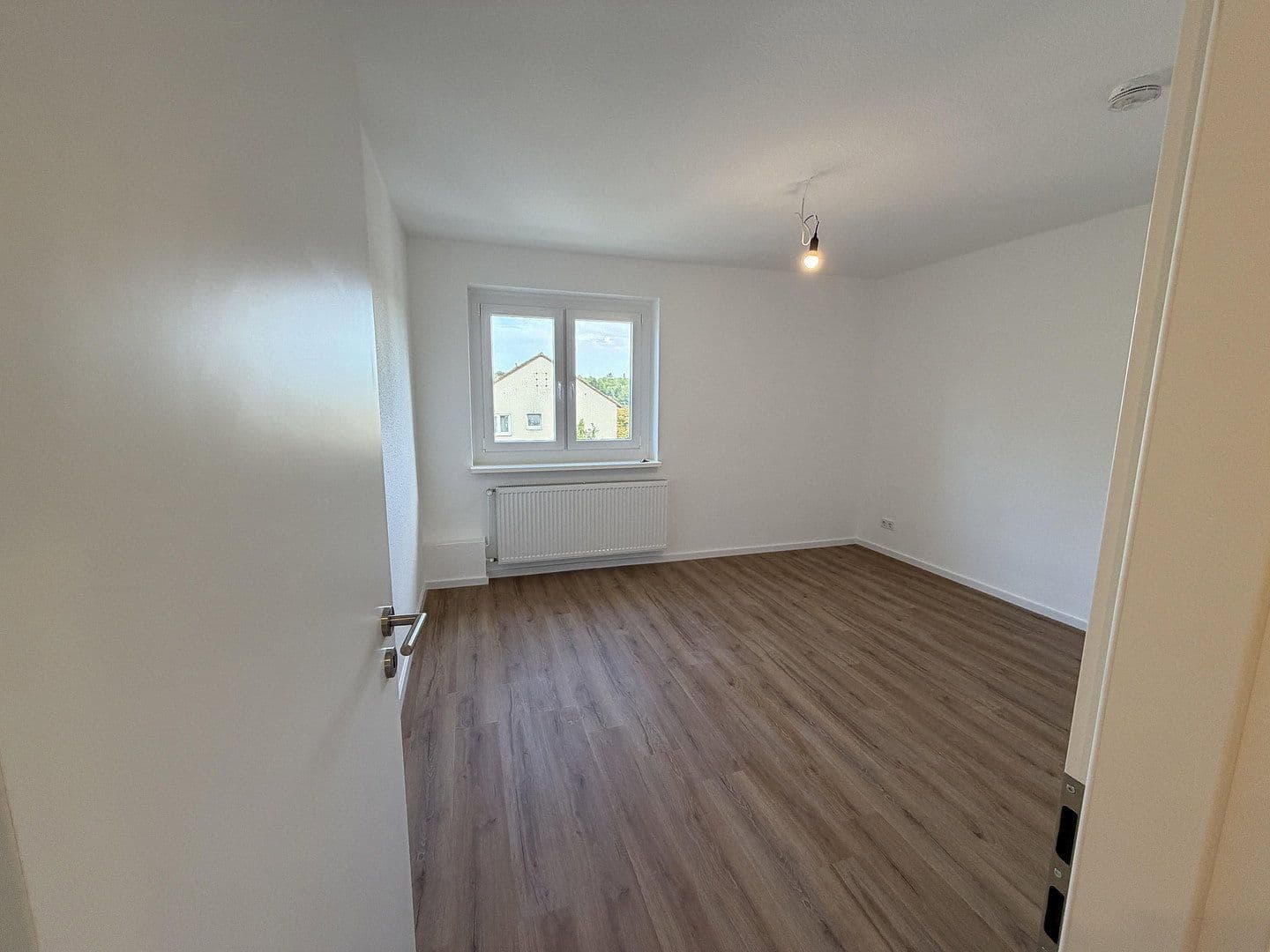 Prenájom bytu 4-izbový 70 m², Schiefersteinstraße 20, Wiesbaden, Hesensko Prenájom bytu 4-izbový 70 m², Schiefersteinstraße 20, Wiesbaden, Hesensko