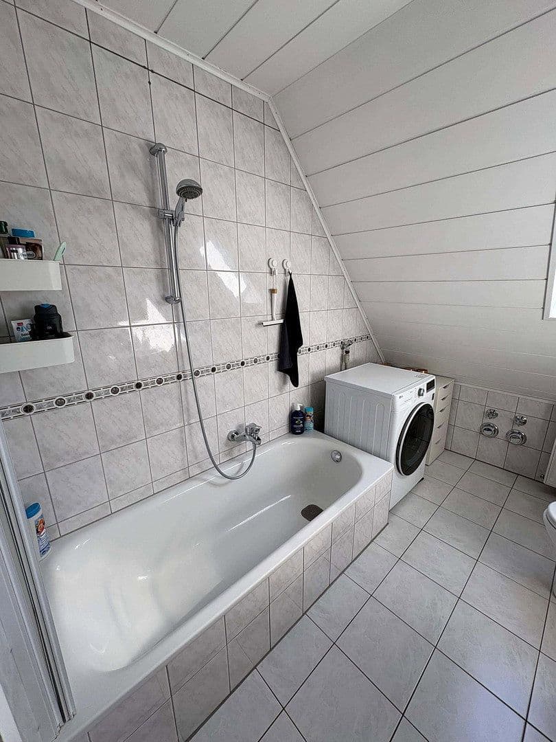 Prenájom bytu 3-izbový 60 m², Lampertheim, Hesensko Prenájom bytu 3-izbový 60 m², Lampertheim, Hesensko