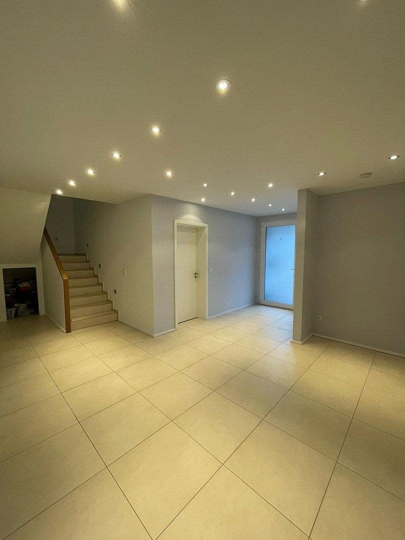 Prenájom domu 295 m², pozemok 600 m², Weilerbach, Porýnie-Falcko Prenájom domu 295 m², pozemok 600 m², Weilerbach, Porýnie-Falcko
