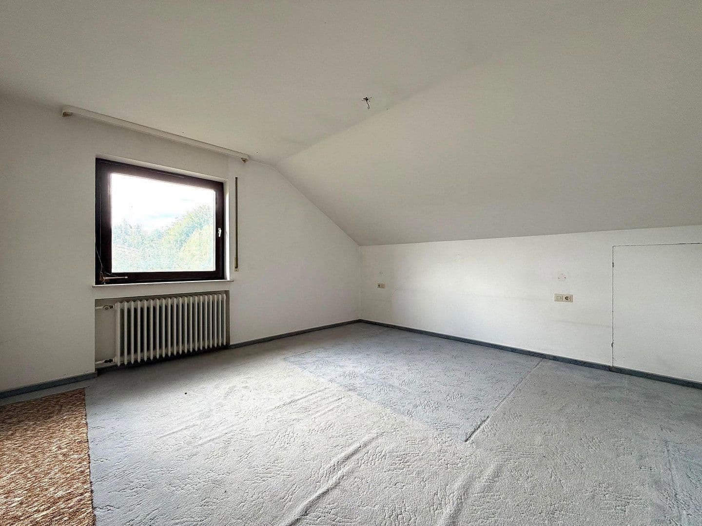 Predaj domu 225 m², pozemok 1.001 m², Schultheiß-Jäckle-Straße 19, Loßburg, Bádensko-Wurttembersko Predaj domu 225 m², pozemok 1.001 m², Schultheiß-Jäckle-Straße 19, Loßburg, Bádensko-Wurttembersko