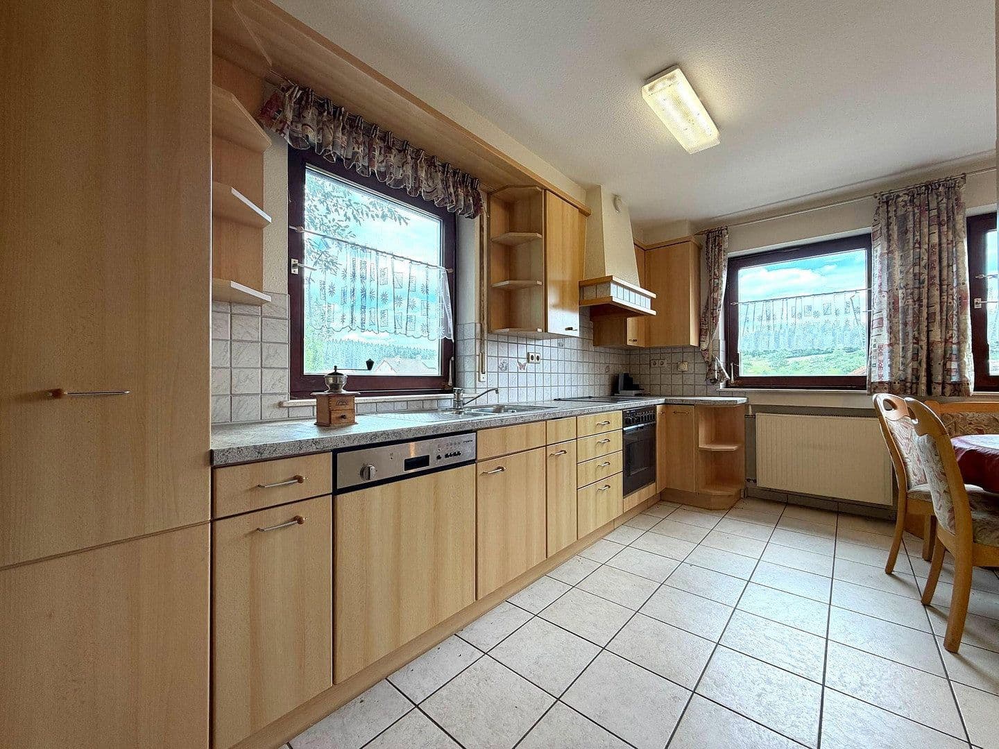 Predaj domu 225 m², pozemok 1.001 m², Schultheiß-Jäckle-Straße 19, Loßburg, Bádensko-Wurttembersko Predaj domu 225 m², pozemok 1.001 m², Schultheiß-Jäckle-Straße 19, Loßburg, Bádensko-Wurttembersko