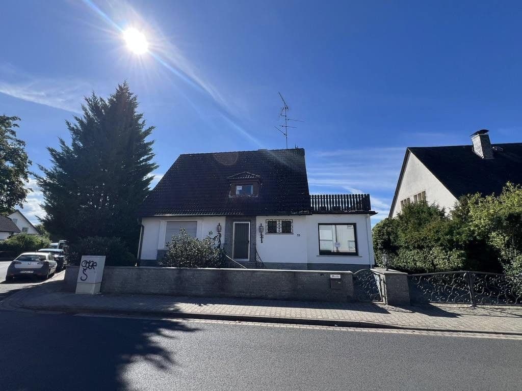 Predaj domu 170 m², pozemok 558 m², Odenwaldstraße 53, Rödermark, Hesensko Predaj domu 170 m², pozemok 558 m², Odenwaldstraße 53, Rödermark, Hesensko