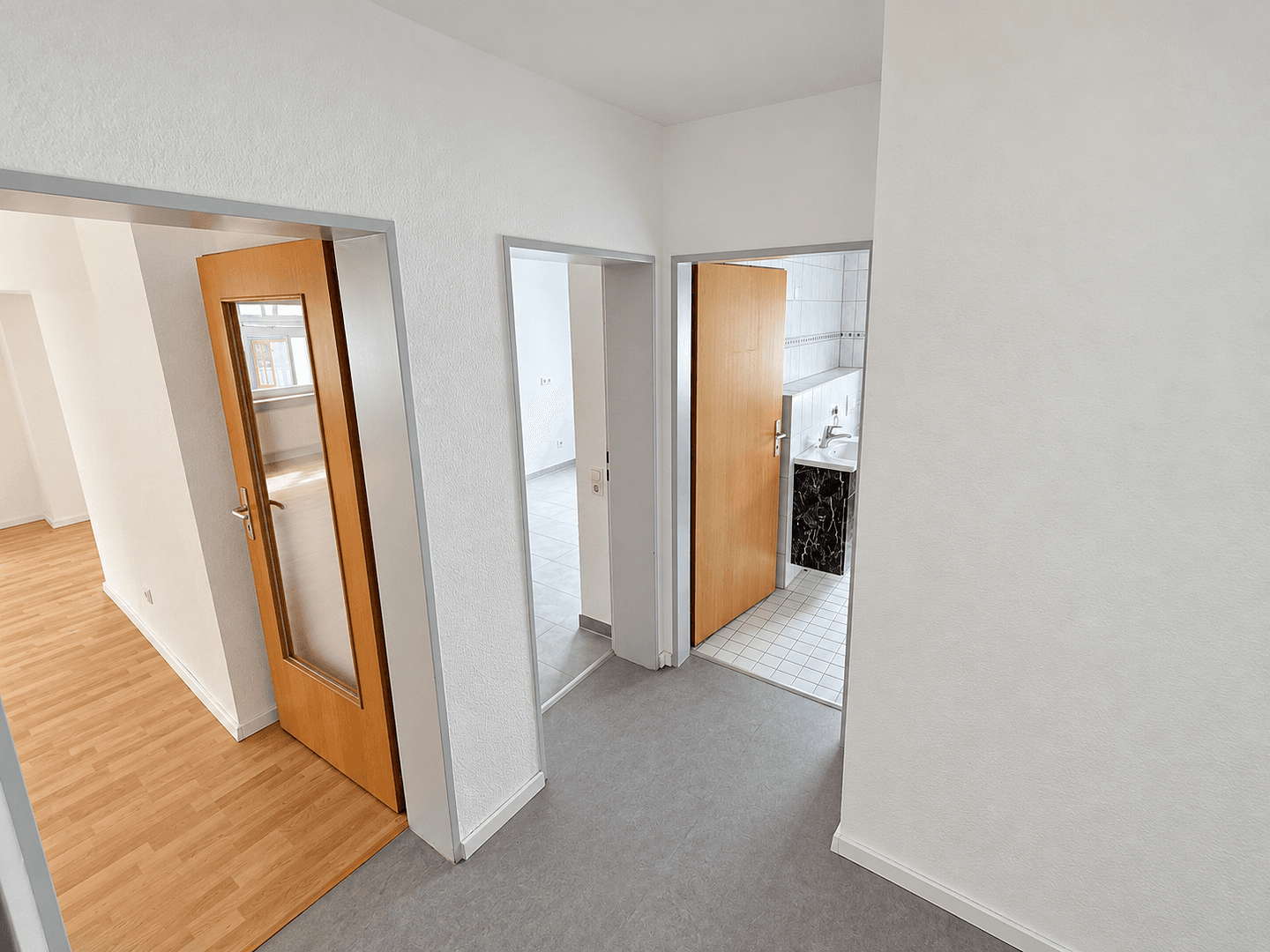 Prenájom bytu 5-izbový 105 m², Marburg, Hesensko Prenájom bytu 5-izbový 105 m², Marburg, Hesensko