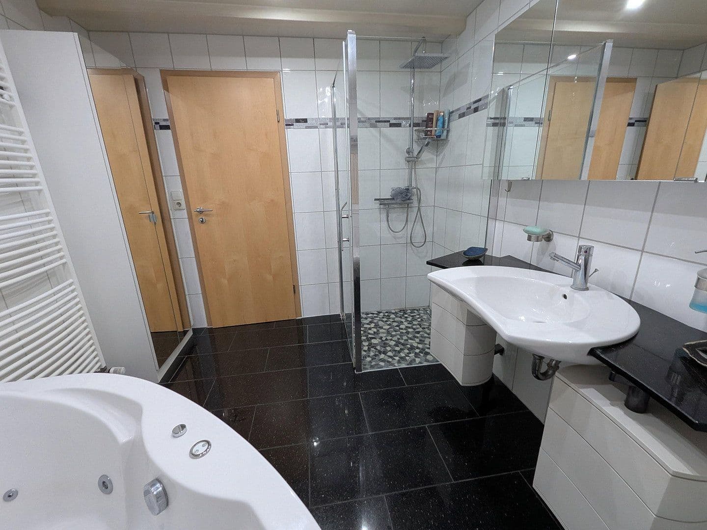 Predaj domu 131 m², pozemok 161 m², Mundelsheim, Bádensko-Wurttembersko Predaj domu 131 m², pozemok 161 m², Mundelsheim, Bádensko-Wurttembersko