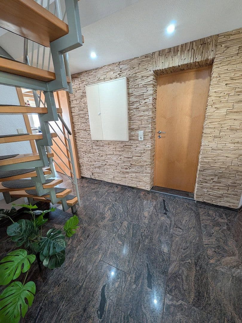 Predaj domu 131 m², pozemok 161 m², Mundelsheim, Bádensko-Wurttembersko Predaj domu 131 m², pozemok 161 m², Mundelsheim, Bádensko-Wurttembersko