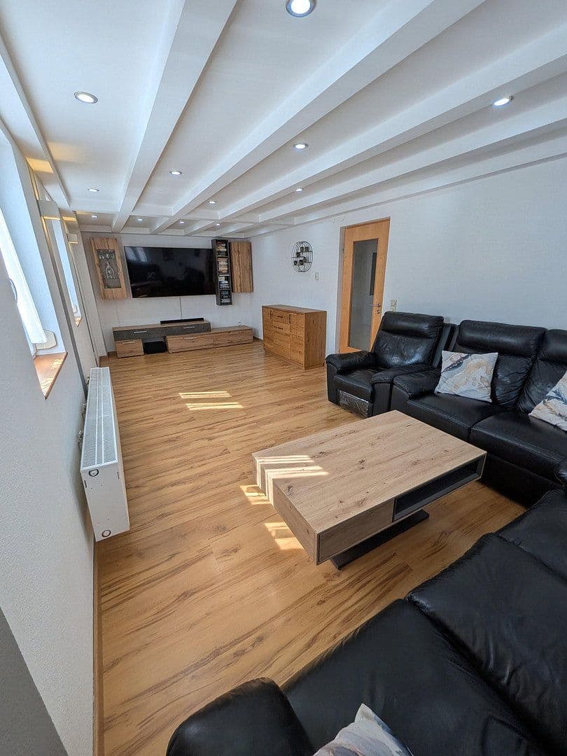 Predaj domu 131 m², pozemok 161 m², Mundelsheim, Bádensko-Wurttembersko Predaj domu 131 m², pozemok 161 m², Mundelsheim, Bádensko-Wurttembersko