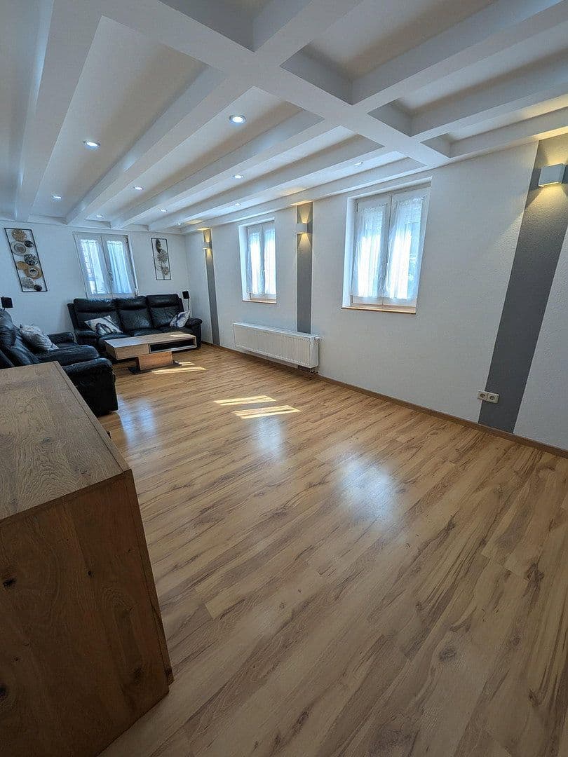 Predaj domu 131 m², pozemok 161 m², Mundelsheim, Bádensko-Wurttembersko Predaj domu 131 m², pozemok 161 m², Mundelsheim, Bádensko-Wurttembersko