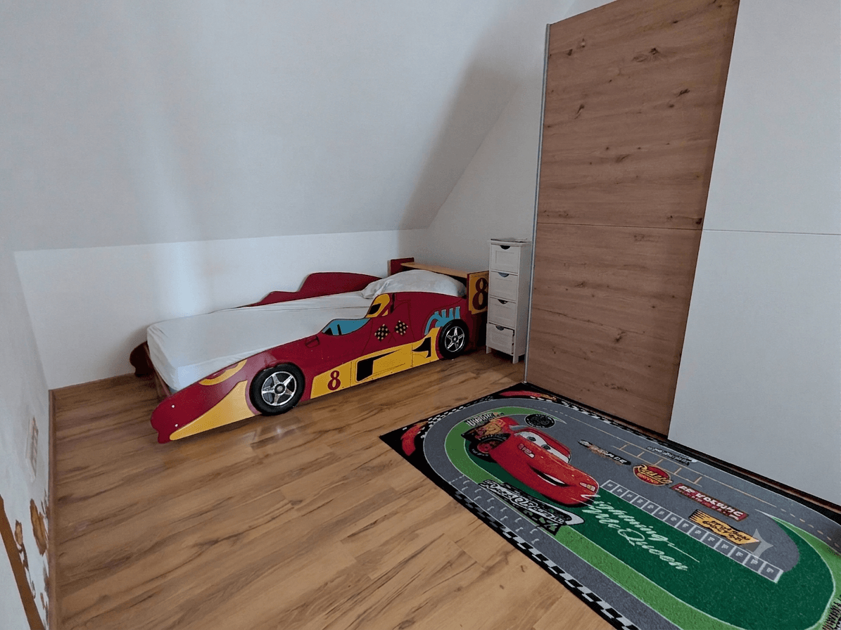 Predaj domu 131 m², pozemok 161 m², Mundelsheim, Bádensko-Wurttembersko Predaj domu 131 m², pozemok 161 m², Mundelsheim, Bádensko-Wurttembersko