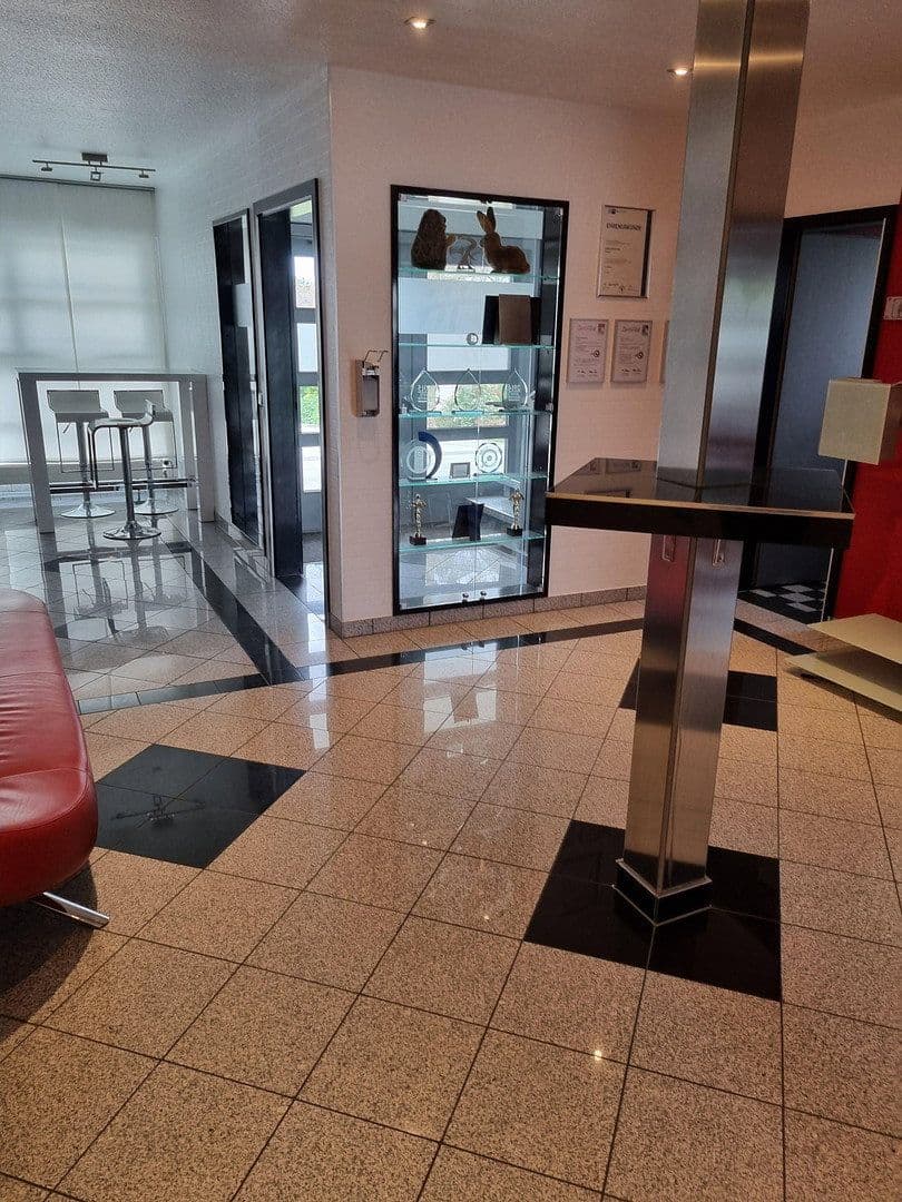 Prenájom kancelárie 206 m², Altdorf, Bádensko-Wurttembersko Prenájom kancelárie 206 m², Altdorf, Bádensko-Wurttembersko