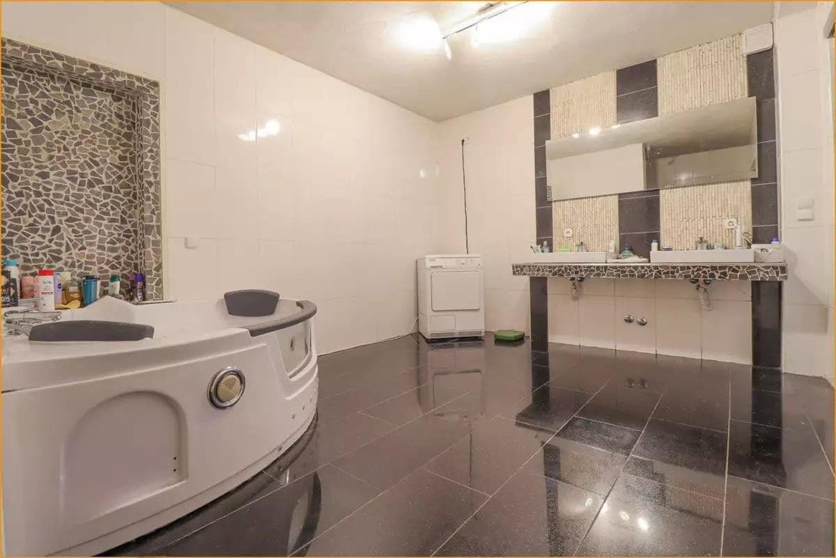 Predaj domu 467 m², pozemok 1.113 m², Zum Backofen.2, Stolberg, Severné Porýnie - Westfálsko Predaj domu 467 m², pozemok 1.113 m², Zum Backofen.2, Stolberg, Severné Porýnie - Westfálsko